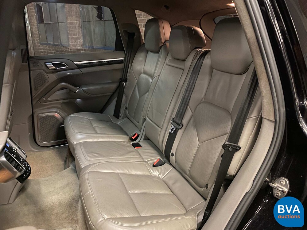 Porsche Cayenne 4.8 Turbo Sportchrono 500pk 2010, JT-994-P