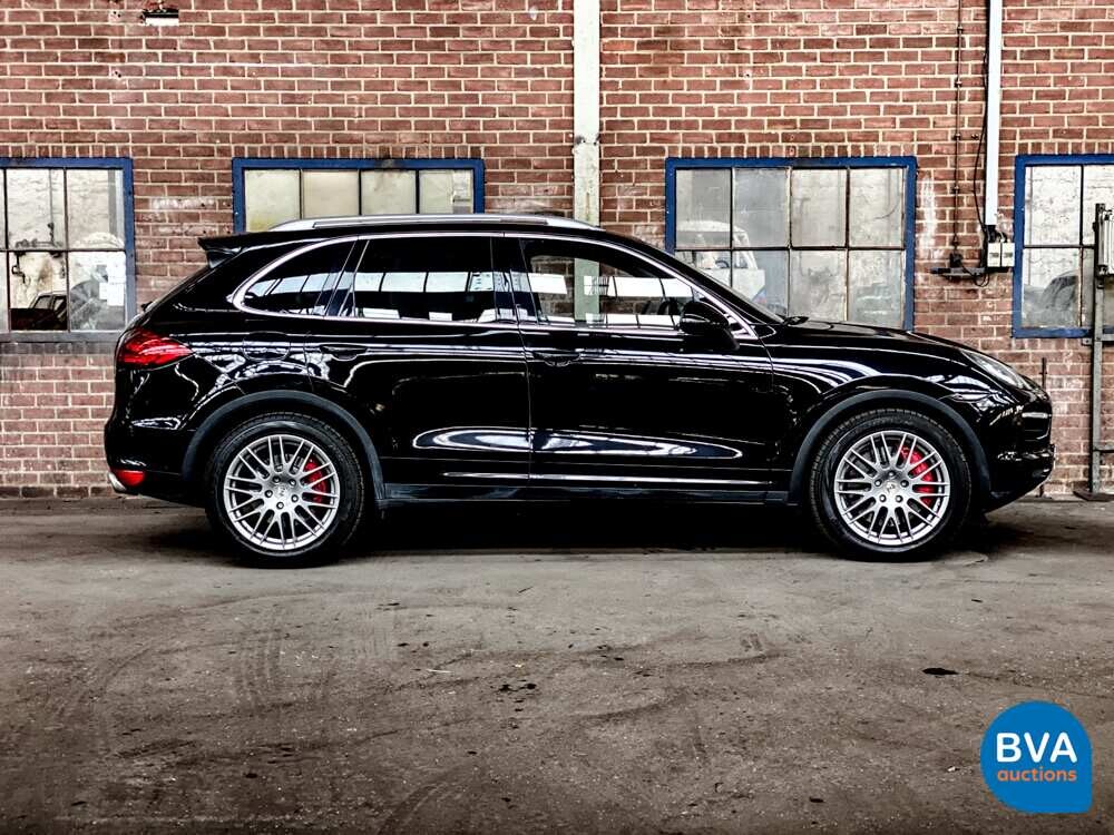 Porsche Cayenne 4.8 Turbo Sportchrono 500pk 2010, JT-994-P