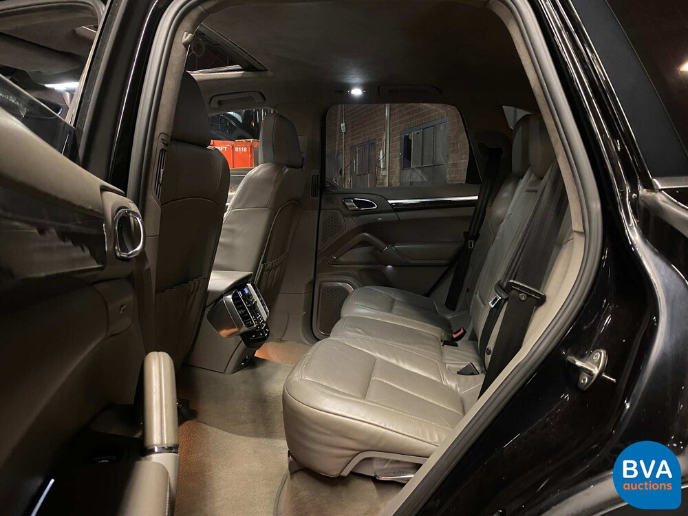 Porsche Cayenne 4.8 Turbo Sportchrono 500pk 2010, JT-994-P