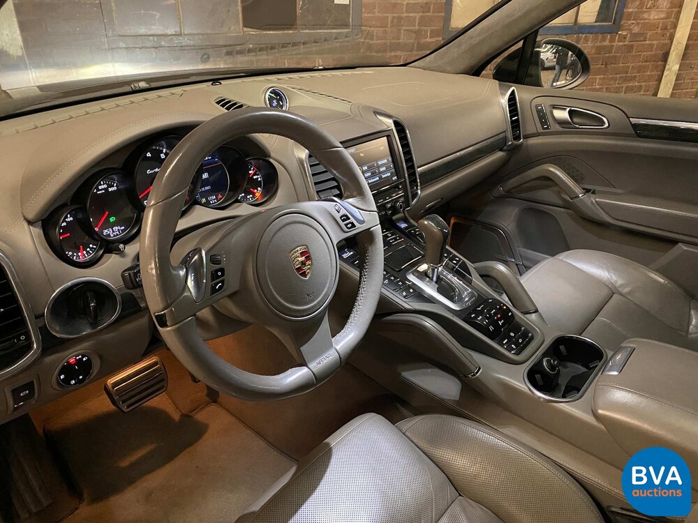 Porsche Cayenne 4.8 Turbo Sportchrono 500pk 2010, JT-994-P