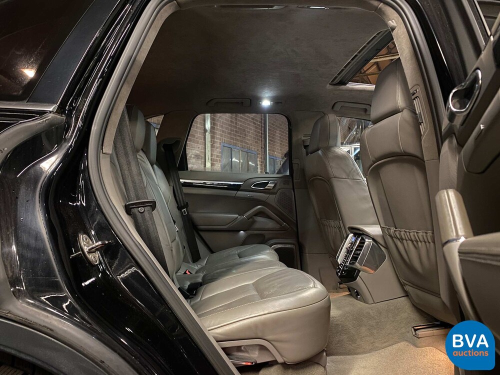 Porsche Cayenne 4.8 Turbo Sportchrono 500pk 2010, JT-994-P