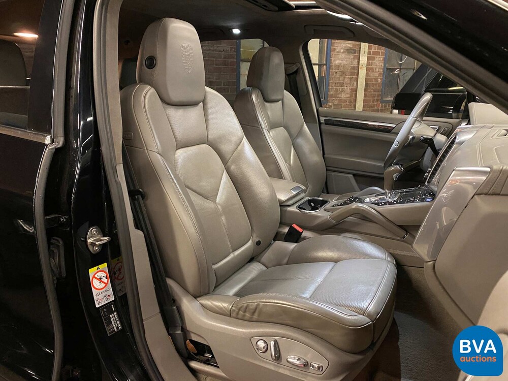 Porsche Cayenne 4.8 Turbo Sportchrono 500pk 2010, JT-994-P