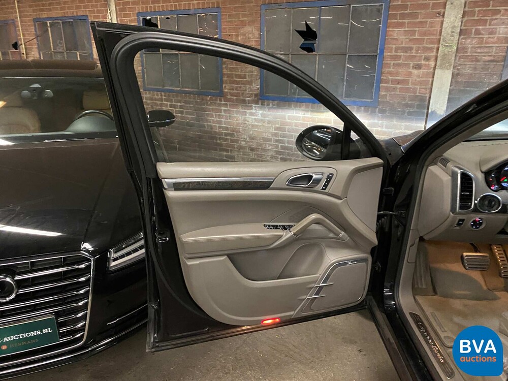 Porsche Cayenne 4.8 Turbo Sportchrono 500pk 2010, JT-994-P