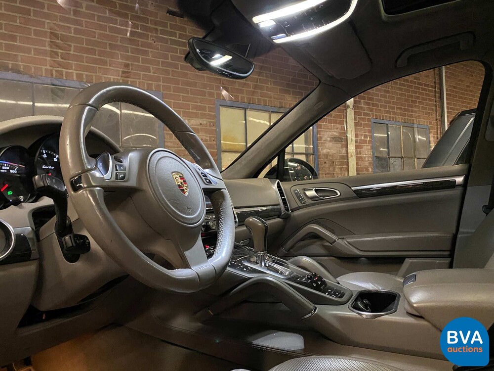 Porsche Cayenne 4.8 Turbo Sportchrono 500pk 2010, JT-994-P