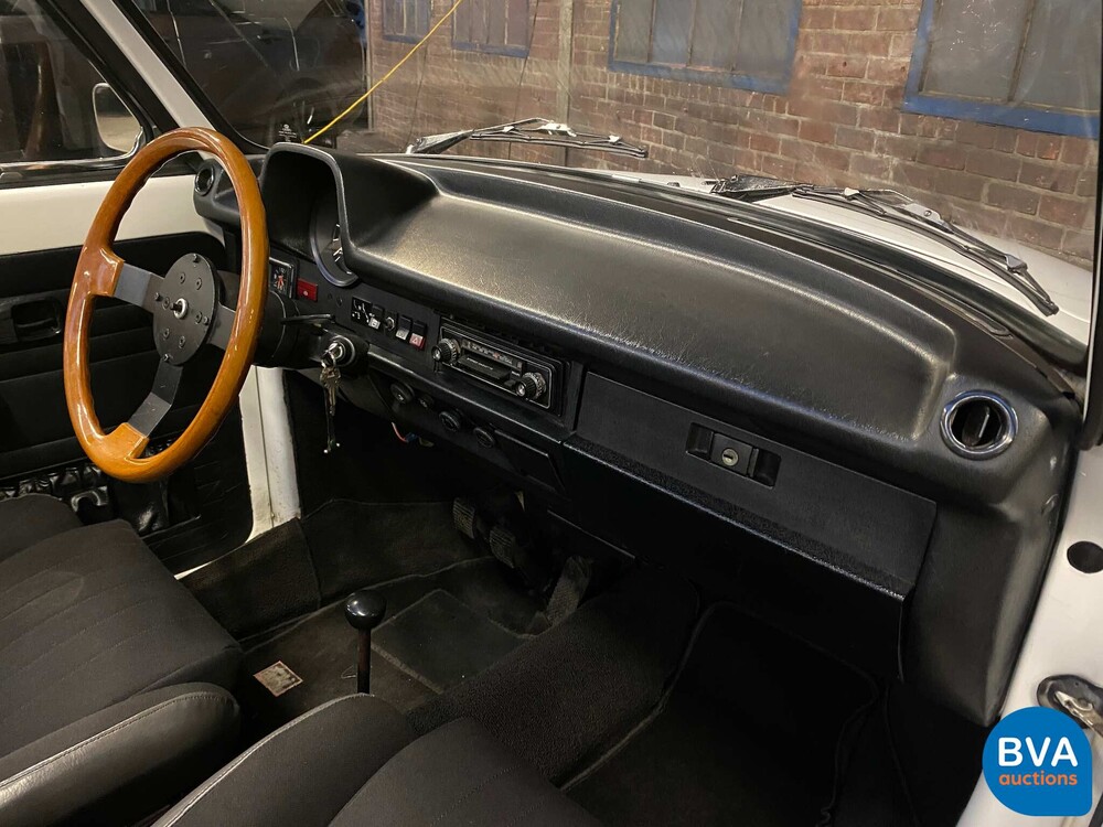 Volkswagen Kever Cabriolet 1303 LS 1975 50pk, 95-YA-79