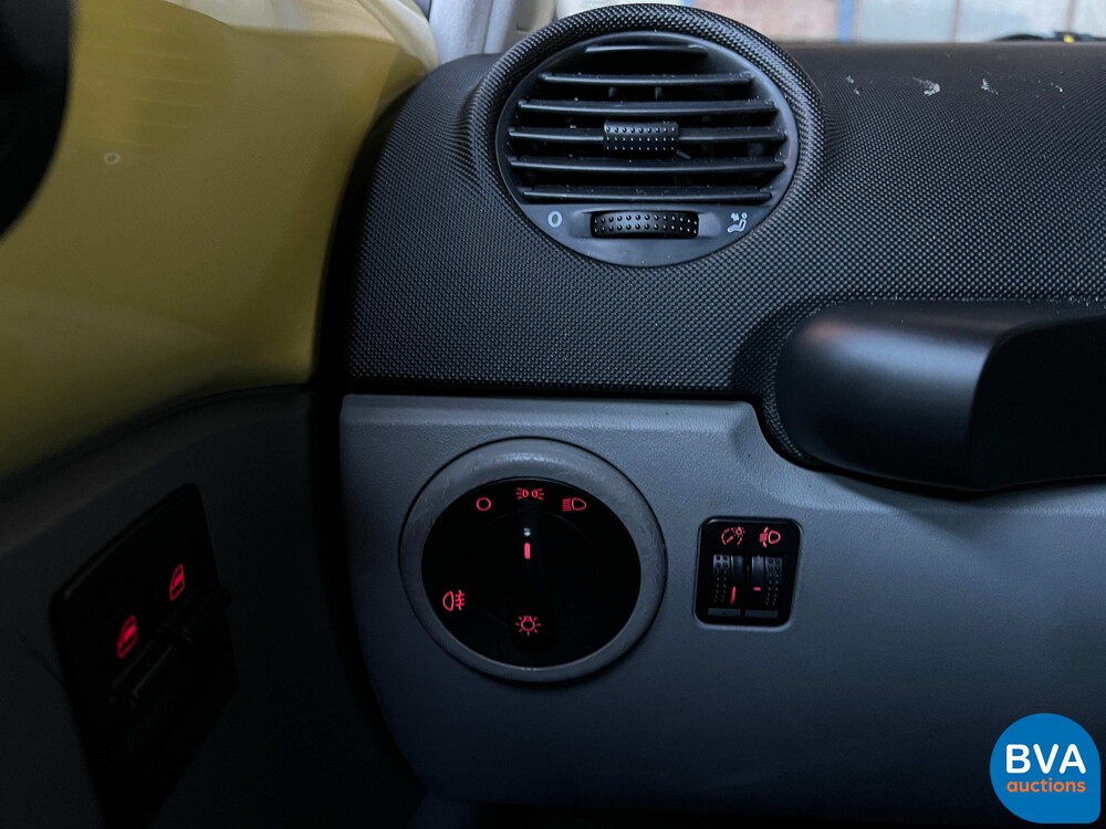 Volkswagen New Beetle 2.0 Highline 116pk 1999 -Org. NL-, XP-GF-70