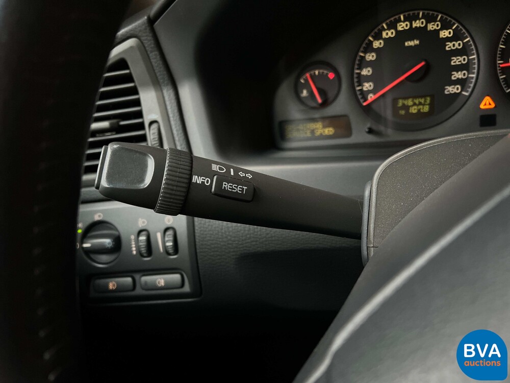 Volvo V70 Cross Country 2.4t 200pk 2002 -Org. NL-, 02-JH-LG