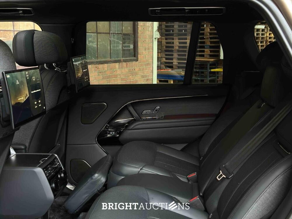 Land Rover Range Rover P530 LWB SV 4.4 V8 530pk 2023 (Fabrieksgarantie)