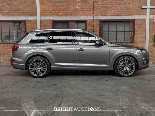 Audi Q7 3.0 TDI V6 e-tron Quattro Sport 373hp 2016 Plug-In Hybrid, SN-707-D