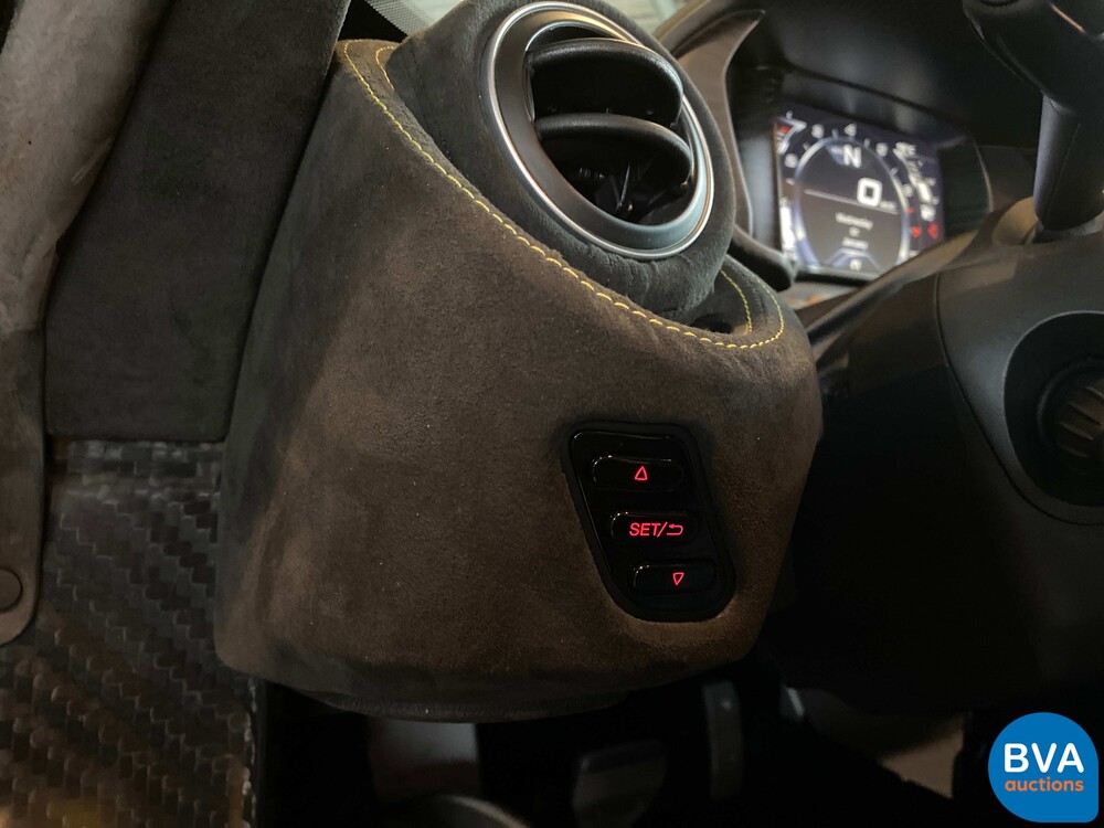 Alfa-Romeo 4C Spider 1750TBI Carbon TCT A6 240hp Cabriolet, PP-846-X.