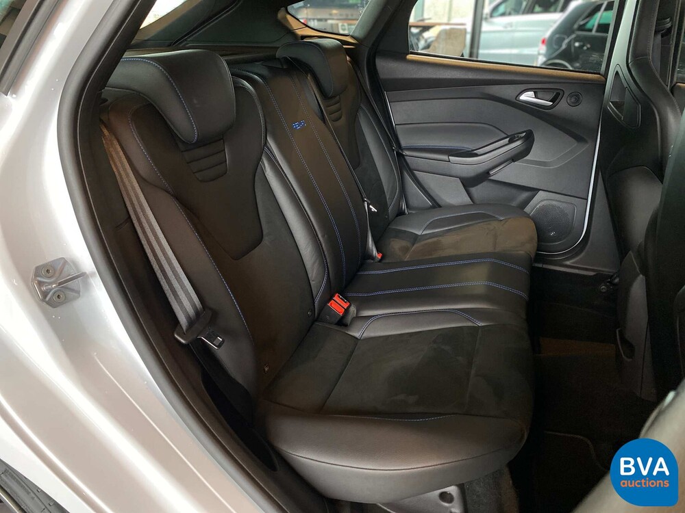 2017 Ford Focus RS 350hp.