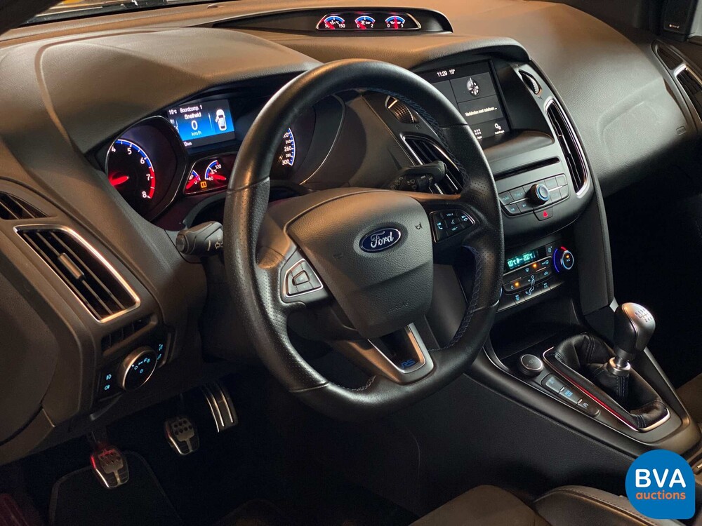 2017 Ford Focus RS 350hp.