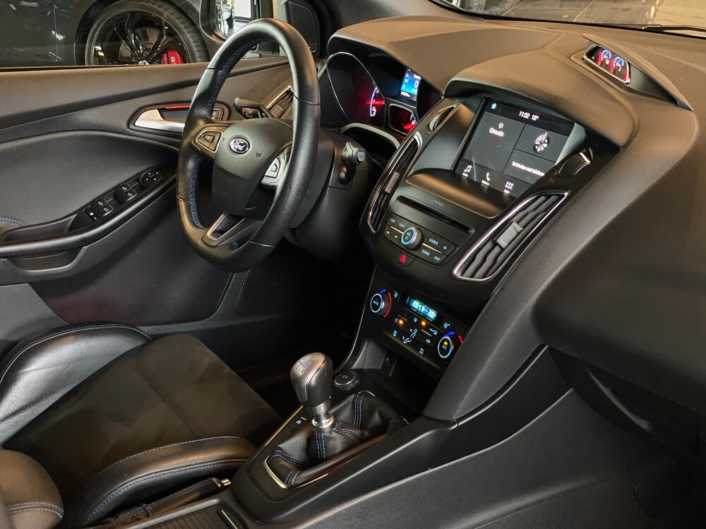 2017 Ford Focus RS 350hp.