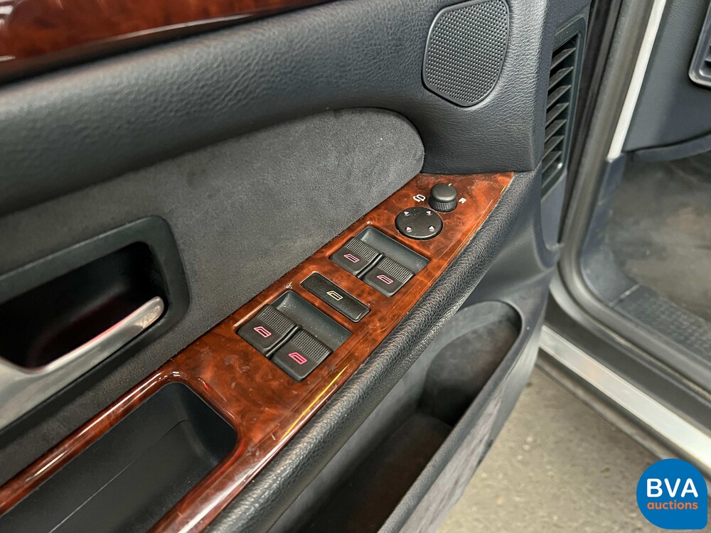 Audi A8 2.8 5V quattro Exclusive 193pk 2002 -Org. NL-, 21-JZ-DK