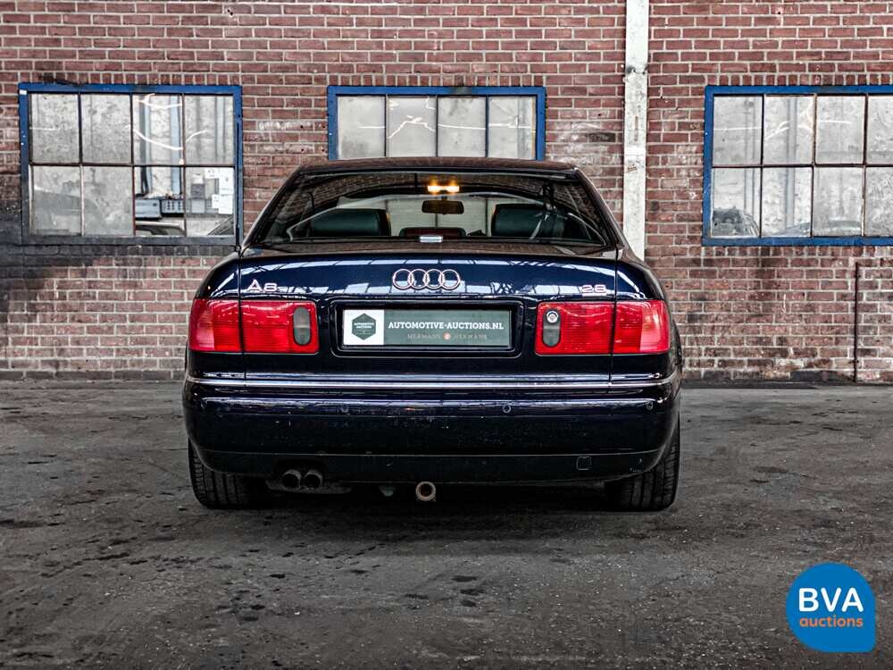 Audi A8 2.8 5V quattro Exclusive 193pk 2002 -Org. NL-, 21-JZ-DK