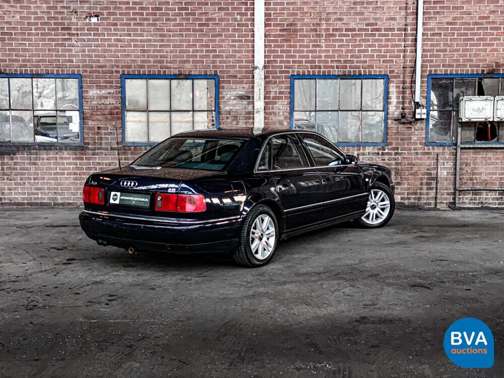 Audi A8 2.8 5V quattro Exclusive 193pk 2002 -Org. NL-, 21-JZ-DK