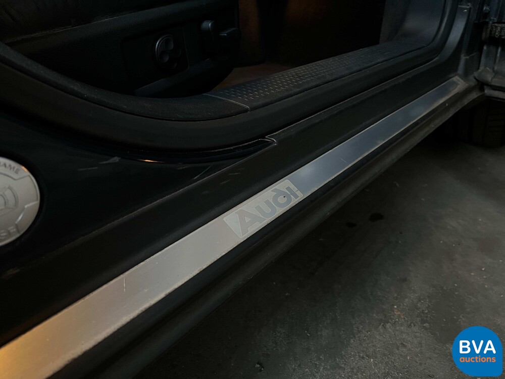 Audi A8 2.8 5V quattro Exclusive 193pk 2002 -Org. NL-, 21-JZ-DK