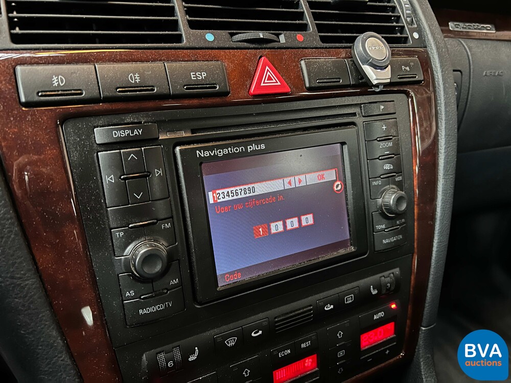 Audi A8 2.8 5V quattro Exclusive 193pk 2002 -Org. NL-, 21-JZ-DK