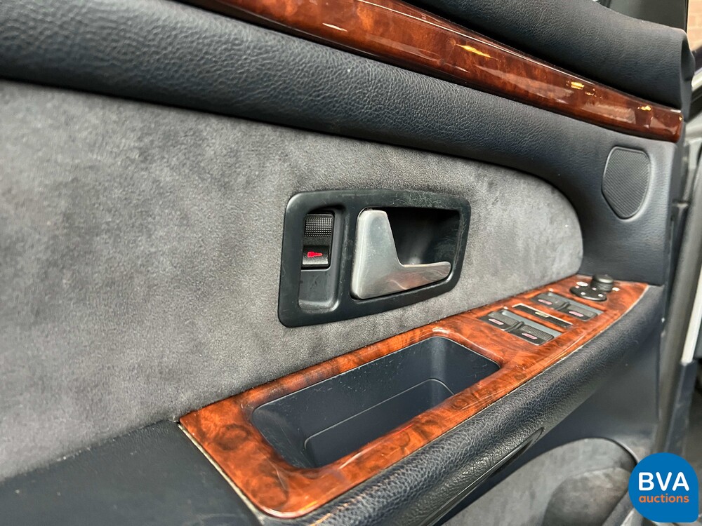 Audi A8 2.8 5V quattro Exclusive 193pk 2002 -Org. NL-, 21-JZ-DK