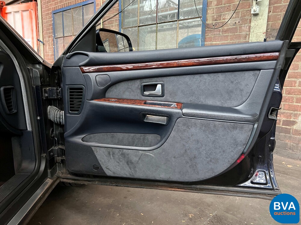 Audi A8 2.8 5V quattro Exclusive 193pk 2002 -Org. NL-, 21-JZ-DK