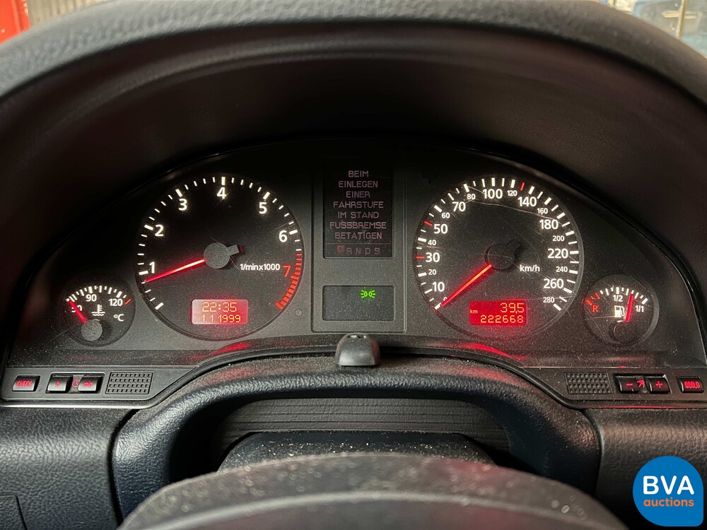 Audi A8 2.8 5V quattro Exclusive 193pk 2002 -Org. NL-, 21-JZ-DK