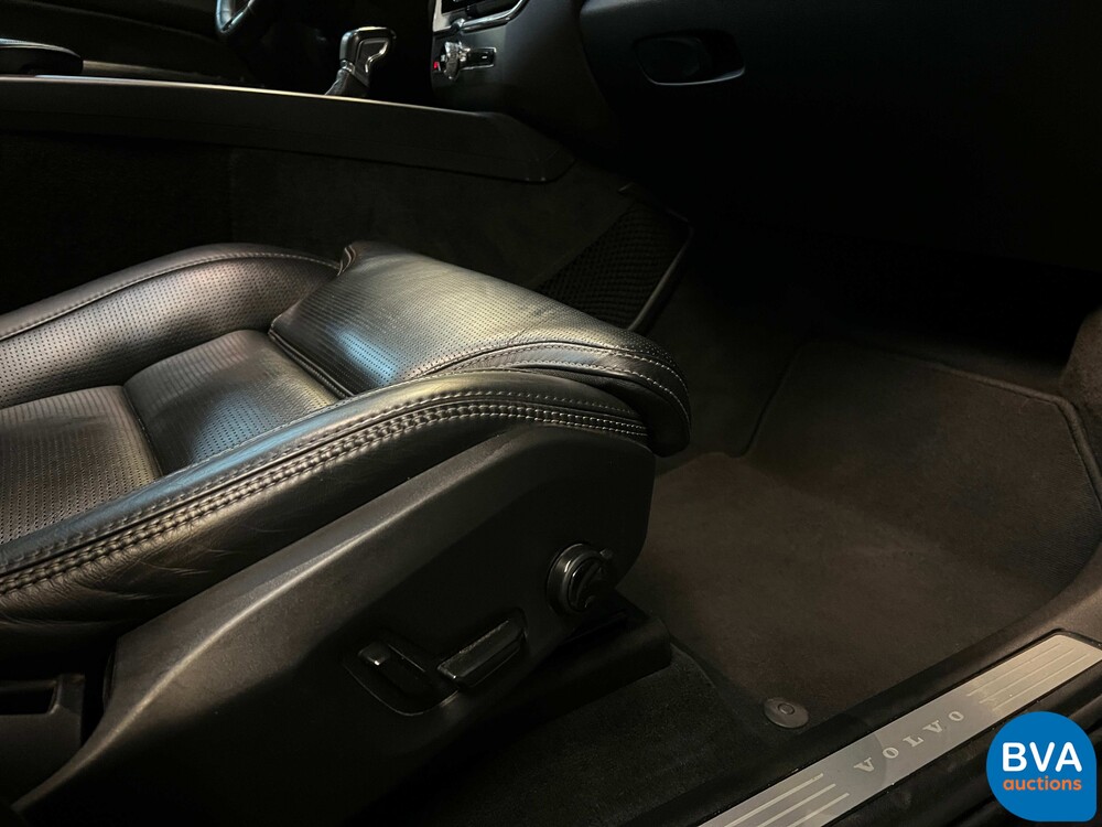 Volvo XC60 D5 AWD Inscription 235pk 2019 -Org. NL-, XZ-722-T