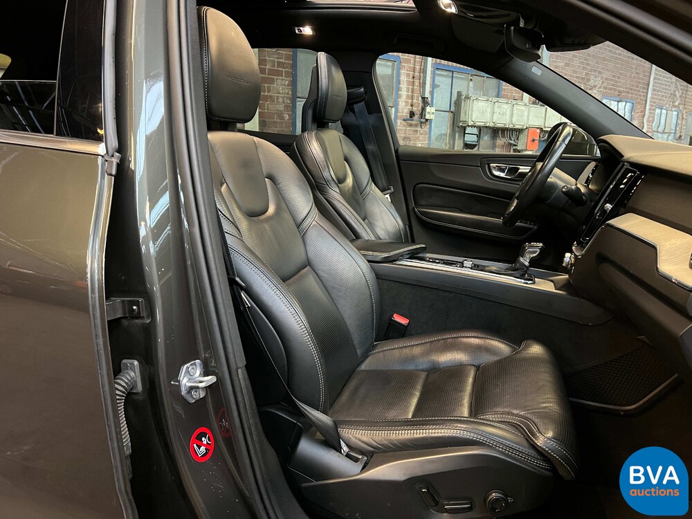 Volvo XC60 D5 AWD Inscription 235pk 2019 -Org. NL-, XZ-722-T