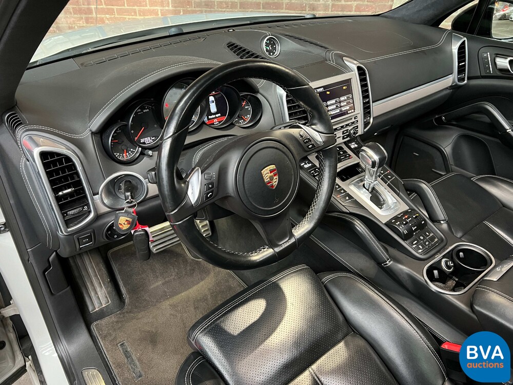 Porsche Cayenne S 4.8 Sportchrono 400pk 2013, JP-842-T