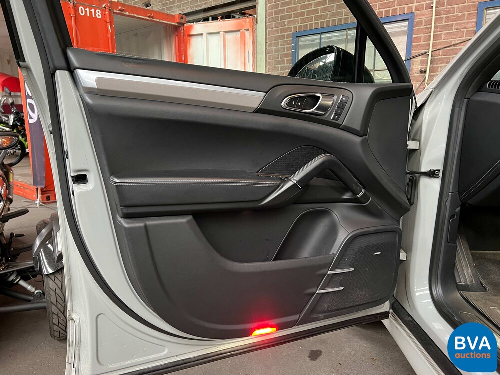 Porsche Cayenne S 4.8 Sportchrono 400pk 2013, JP-842-T