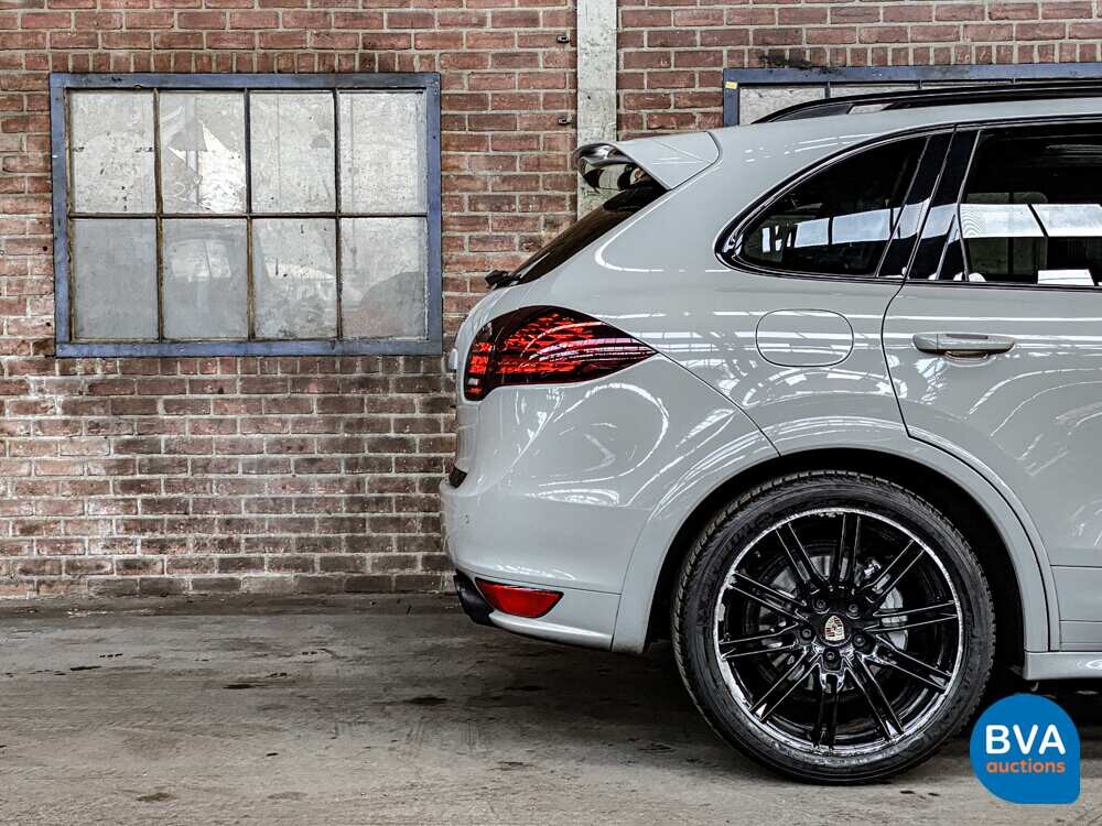 Porsche Cayenne S 4.8 Sportchrono 400pk 2013, JP-842-T