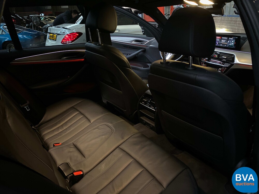 BMW 530d 5-serie Touring High Executive M-sport 265pk 2018