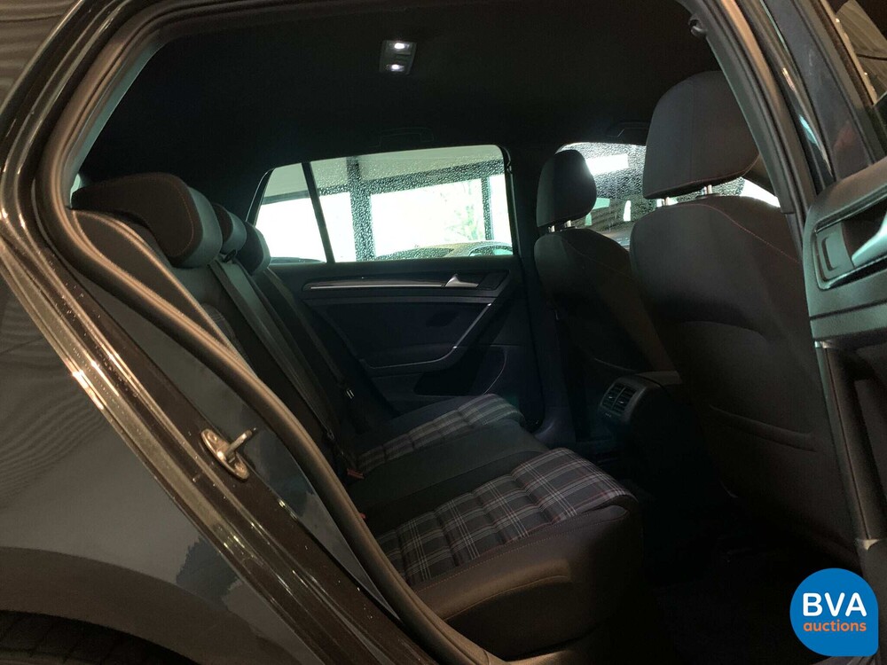 VW Golf 2.0 GTI Performance 230 PS 2016 DSG, H-855-XP.