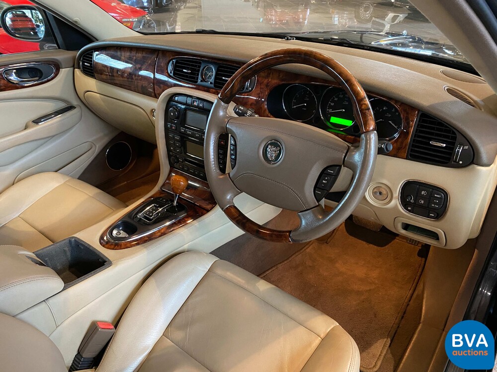Jaguar XJ 3.0 V6 Long Executive 238pk 2005, H-738-NT.