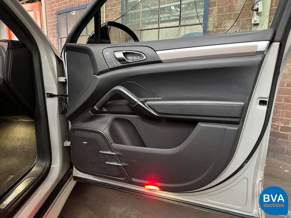 Porsche Cayenne S4.8 Sportchrono 400 PS 2013, JP-842-T.