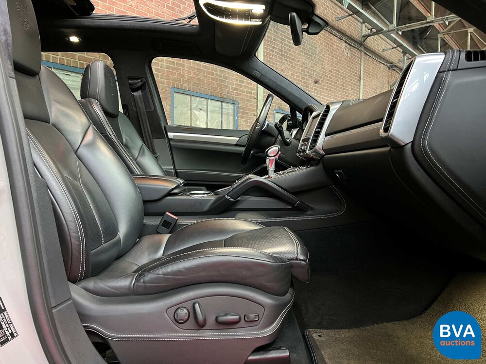 Porsche Cayenne S4.8 Sportchrono 400 PS 2013, JP-842-T.