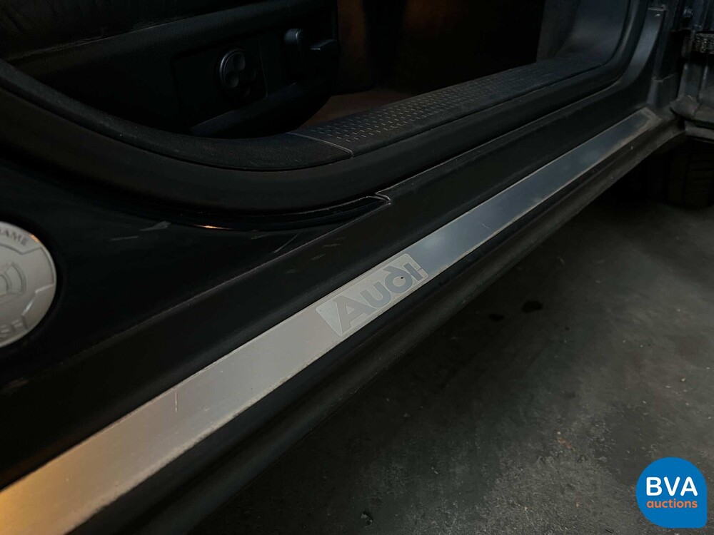 Audi A8 2.8 5V quattro Exclusive 193pk 2002 -Org. NL-, 21-JZ-DK.