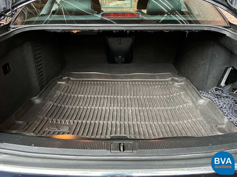 Audi A8 2.8 5V quattro Exclusive 193pk 2002 -Org. NL-, 21-JZ-DK.