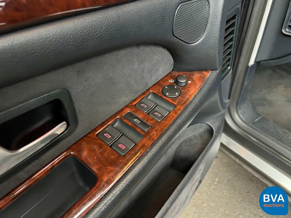 Audi A8 2.8 5V quattro Exclusive 193pk 2002 -Org. NL-, 21-JZ-DK.