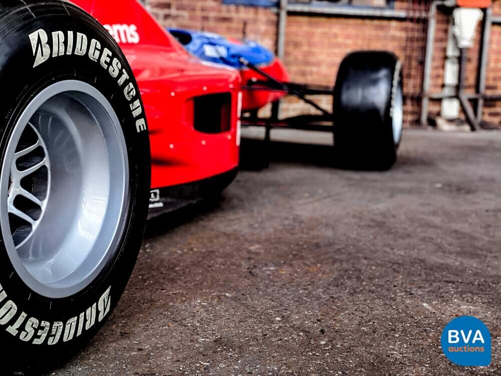 Formel-1-Auto F1 Beinarbeit FA17 Jos VERSTAPEN 1996 PFEILE.