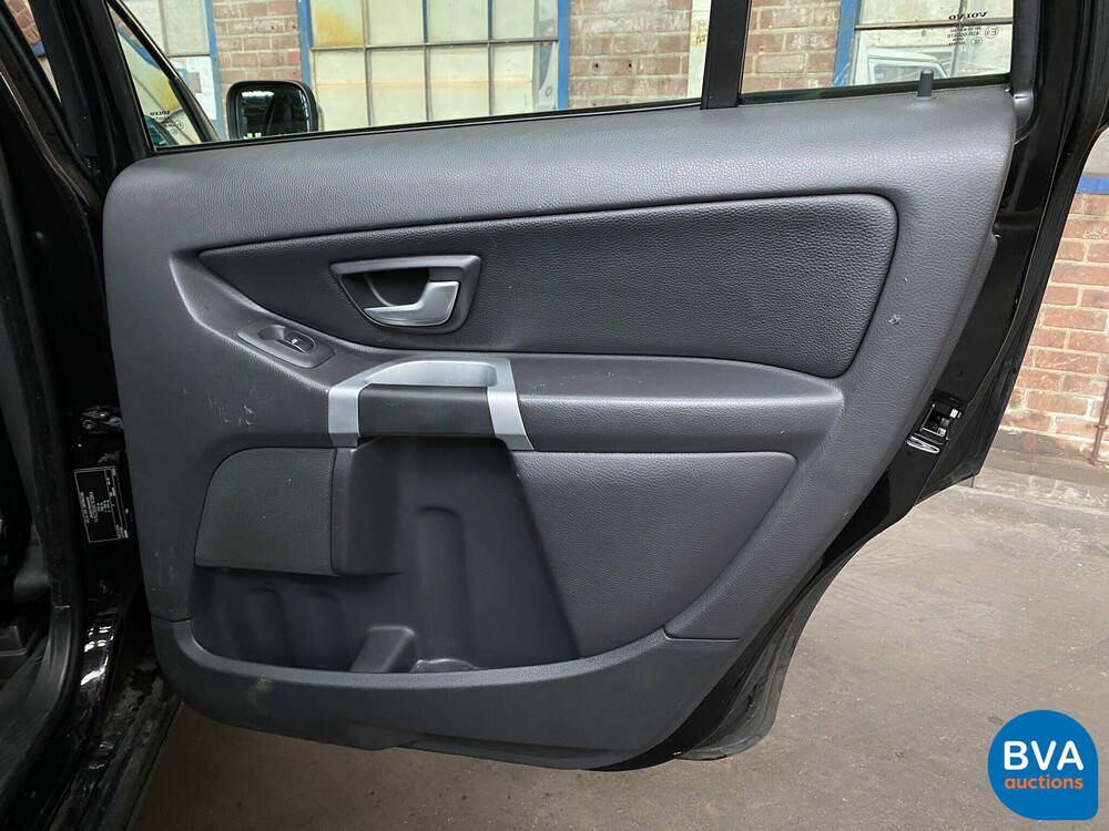 Volvo XC90 2.4 D5 Limited Edition 7 Personen 200 PS 2011 -Org NL-, 46-SJJ-8.