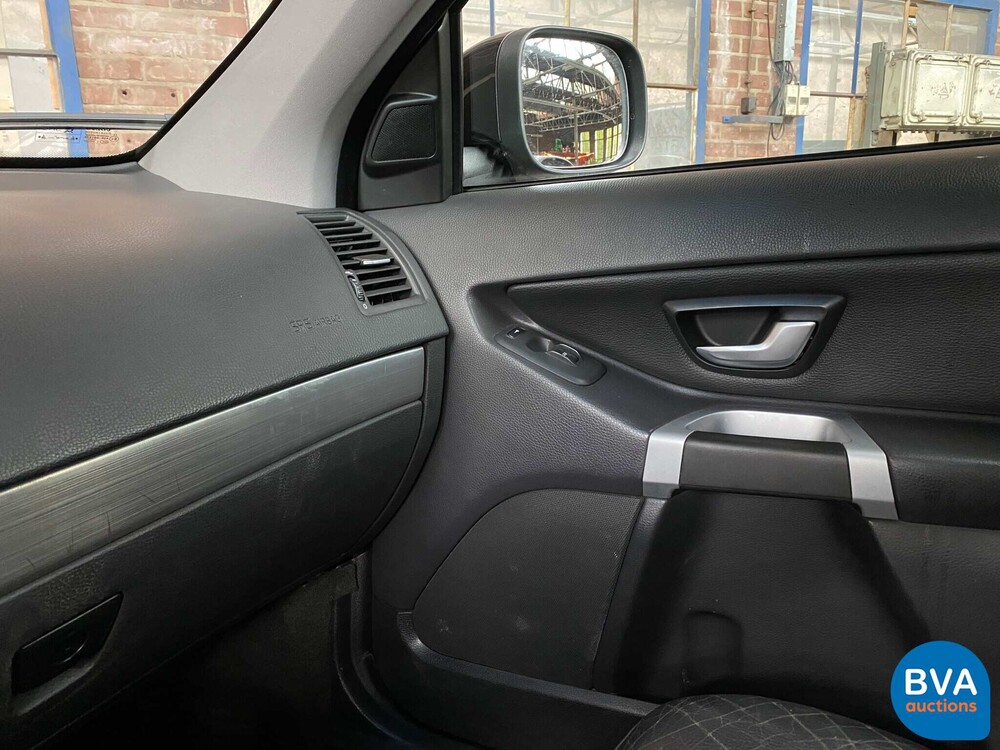 Volvo XC90 2.4 D5 Limited Edition 7 Personen 200 PS 2011 -Org NL-, 46-SJJ-8.
