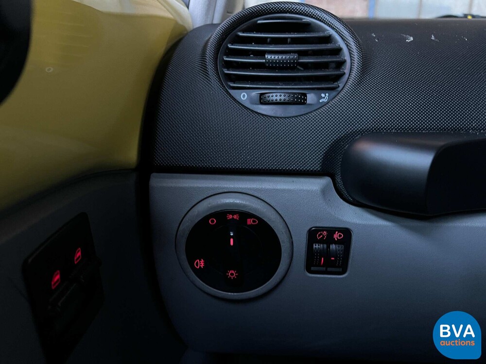 Volkswagen New Beetle 2.0 Highline 116pk 1999 -Org. NL-, XP-GF-70