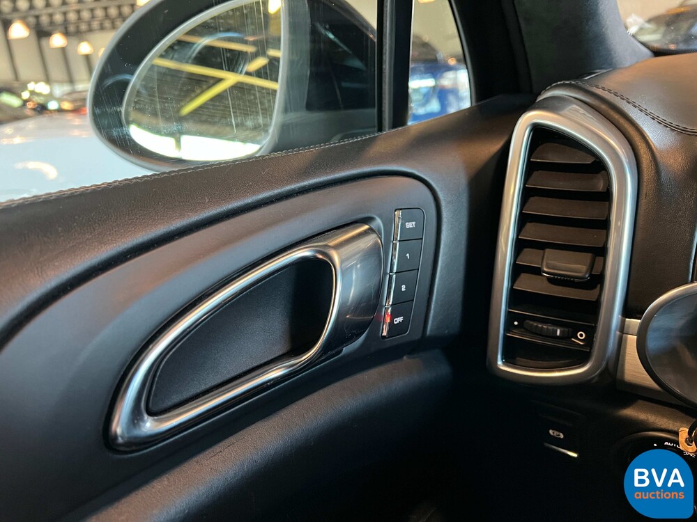 Porsche Cayenne 4.8 Turbo 500pk 2011, G-855-DS