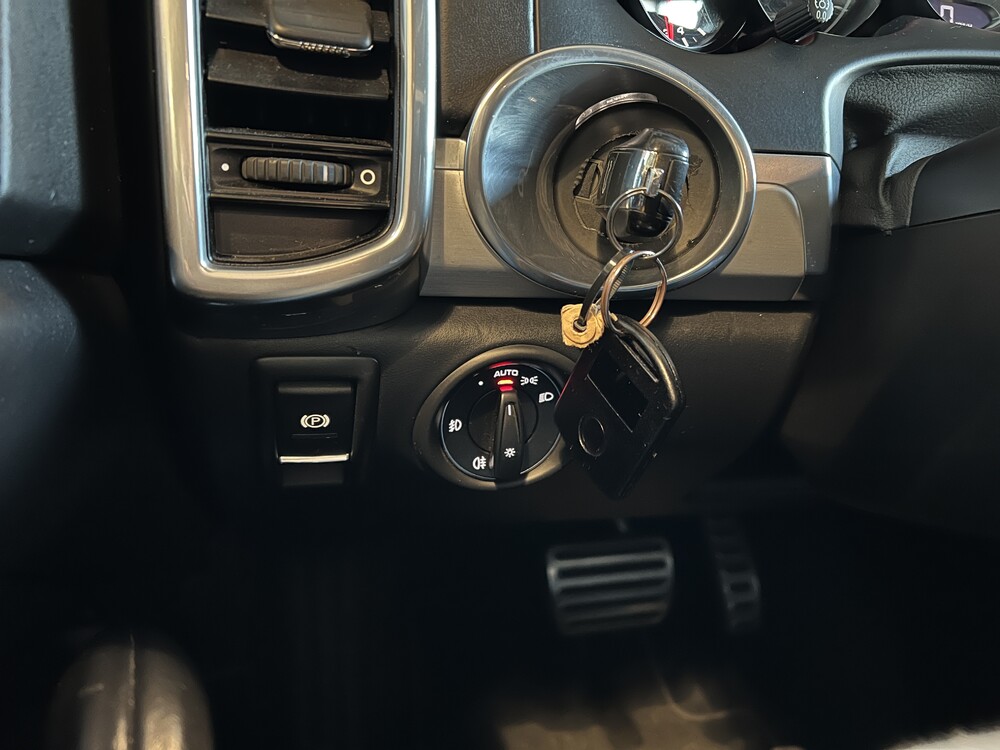 Porsche Cayenne 4.8 Turbo 500pk 2011, G-855-DS