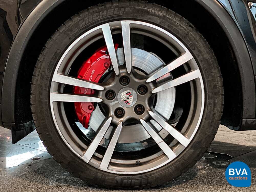 Porsche Cayenne 4.8 Turbo 500pk 2011, G-855-DS