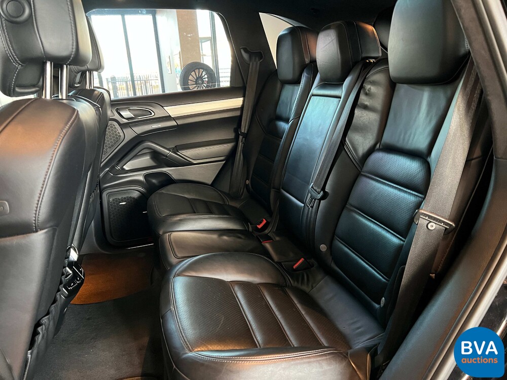 Porsche Cayenne 4.8 Turbo 500pk 2011, G-855-DS