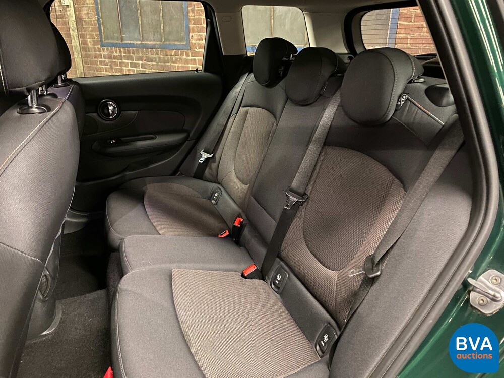 Mini Clubman 1.5D 116hp 2016 British Racing Green Mini Cooper.