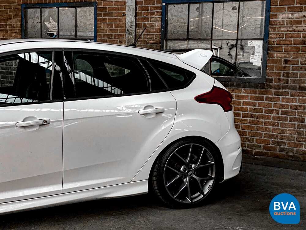 2017 Ford Focus RS 350hp.