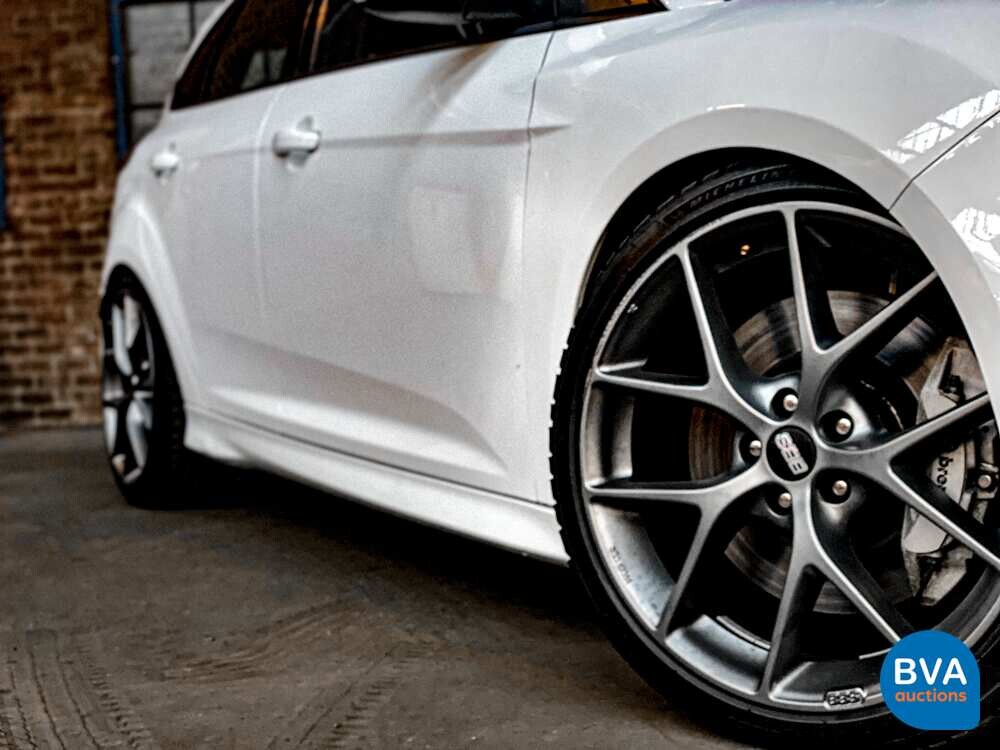 2017 Ford Focus RS 350hp.