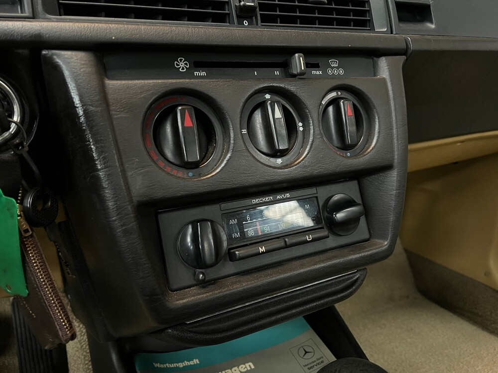 Mercedes-Benz 190E 2.0 90 PS W201 1983, 66-NDZ-8.